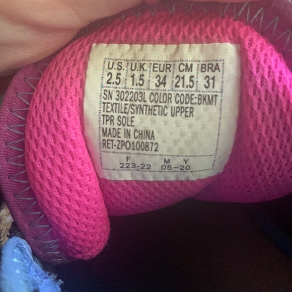 Roblox inspired Skechers good condition with a lot of life still in them! Xoxo! - Picture 8 of 14